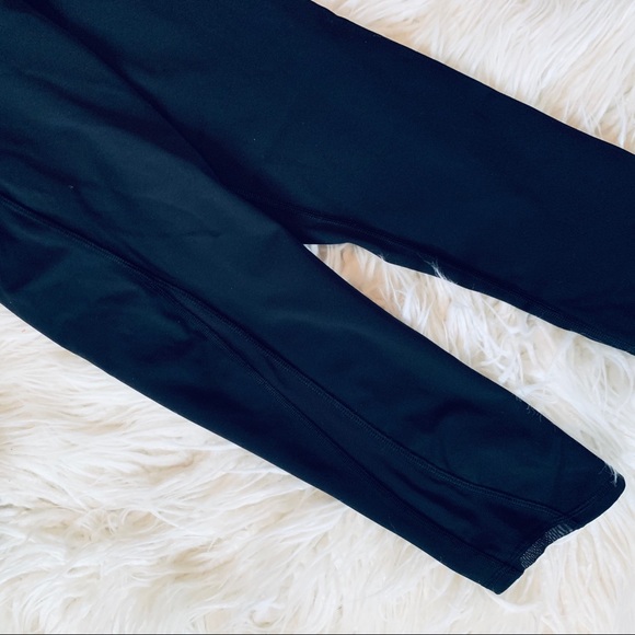 ♻️✌🏻sold✌🏻♻️ULULEMON speed tight capris - Picture 6 of 8
